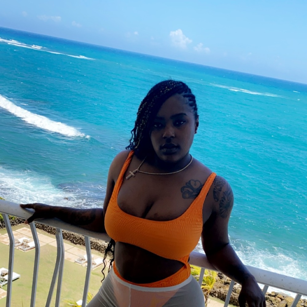 Meet your Posher, Tiara